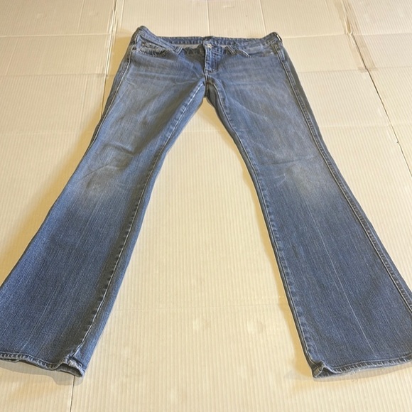 Denim - 7FAM ‘A’ pocket Blue Flared Jeans w glittery back pockets zipper front size 30